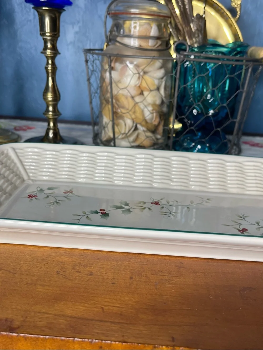 Pfaltzgraff Winterberry woven bread basket tray 6.5